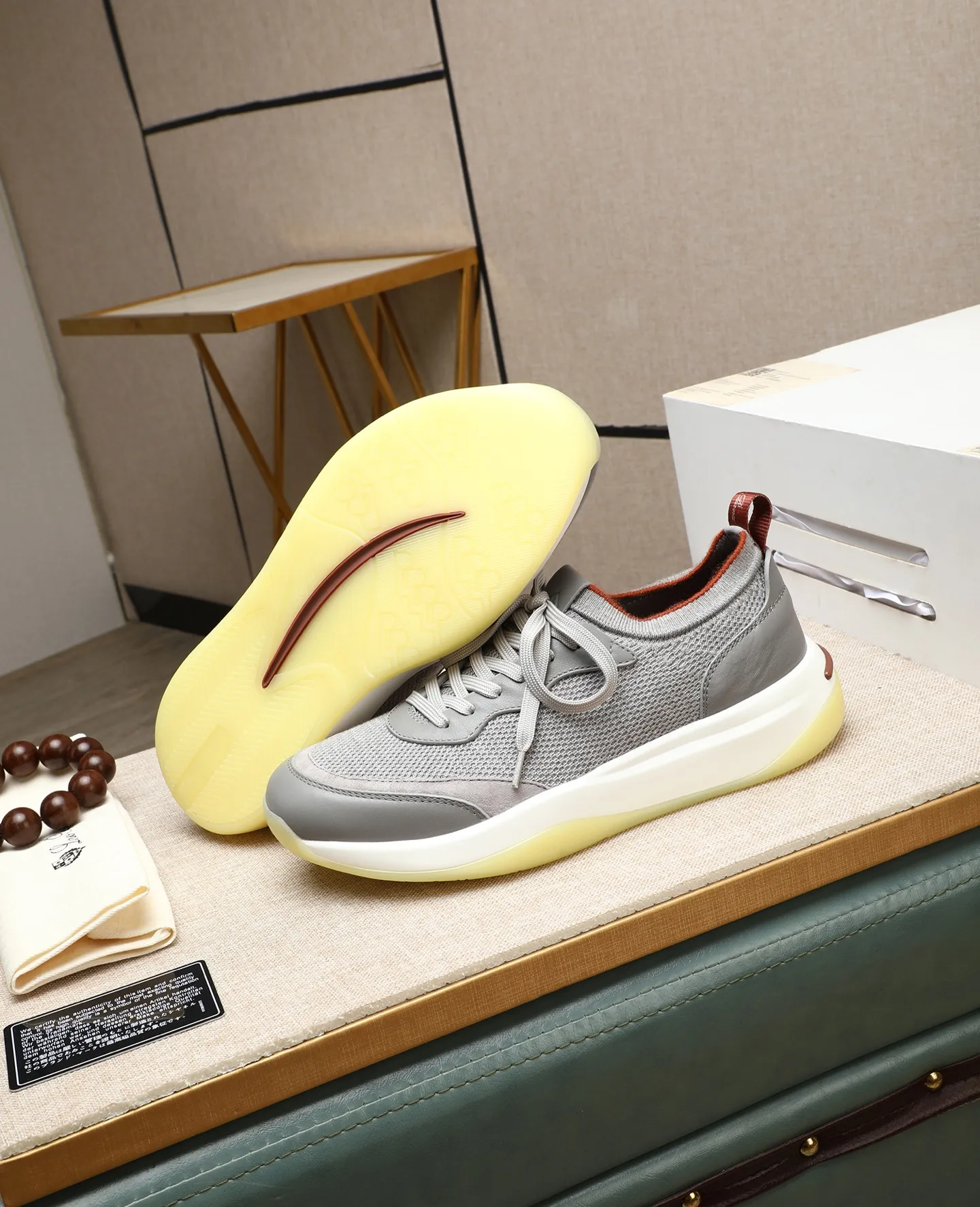 Men's shoes 💰620 🔥𝐥𝐨𝐫𝐨 𝐏𝐢𝐚𝐧𝐚 lp classic loafers, an Italian treasure brand, the only brand that can match Hermès! Only after wearing it do we realize that we can’t live up to our feet. The upper is made of imported first-layer cowhide with breathable fly-knit fabric, water-dyed cowhide foot pads, and the official original glass rubber outsole and pendant. Exclusive original packaging (tag ➕ brand paper ➕ outer box ➕ hand bag) code number: 38-44. Can be customized 45-46